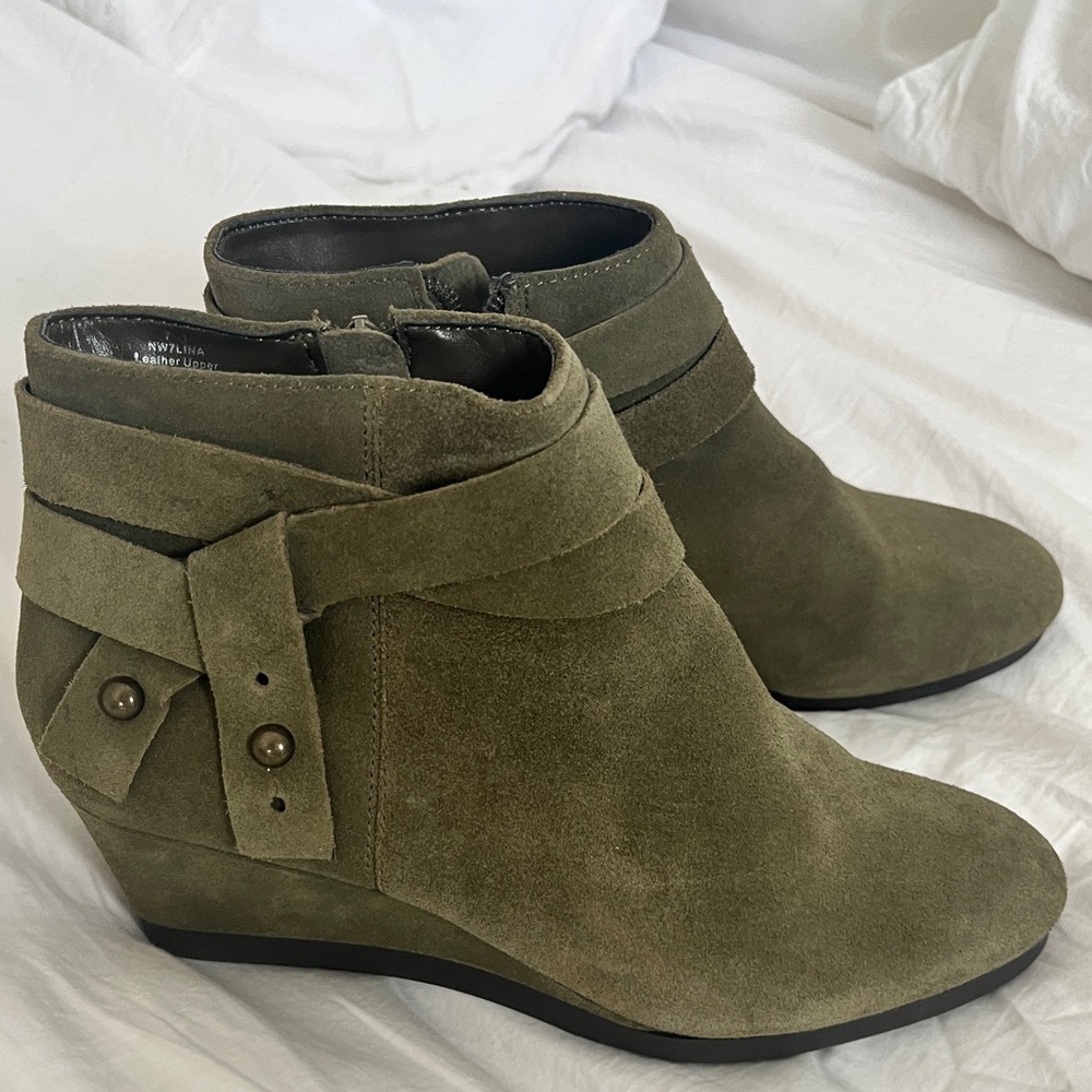 NWOT Nine West Olive Suede Ankle Boots size 7